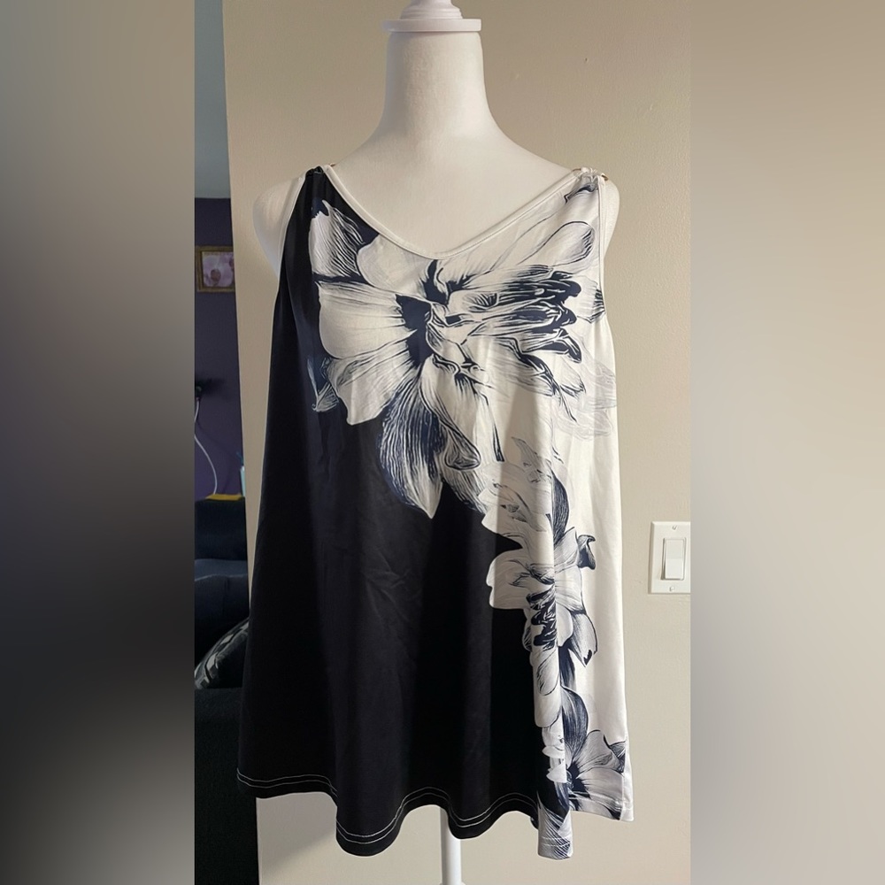 Women’s floral tank top with hoops on shoulders size 3XL